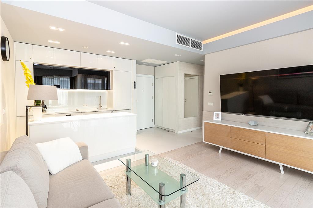 210 0 12403143 0 245 - Lista ofert