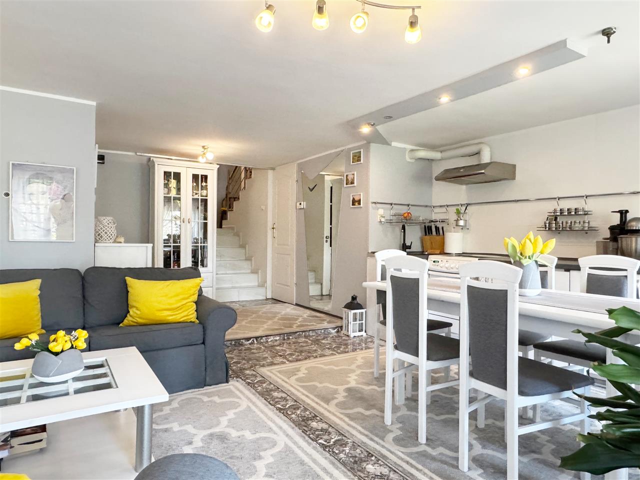 660 0 12219725 16 314 - Lista ofert